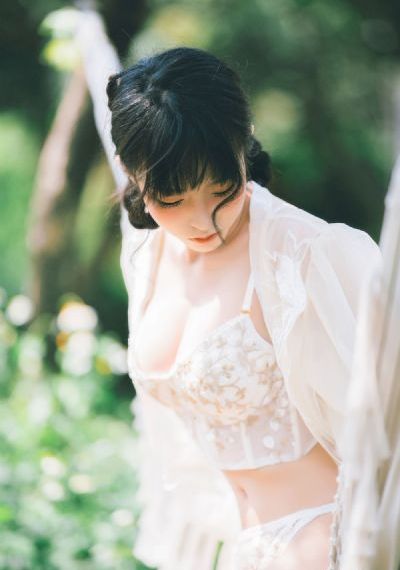 为卿疯狂 电影_JVID性感写真